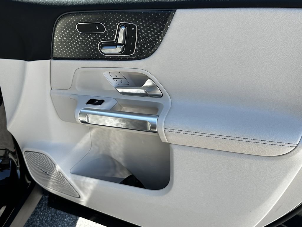 Certified 2025 Mercedes-Benz GLB 250 4MATIC image 15