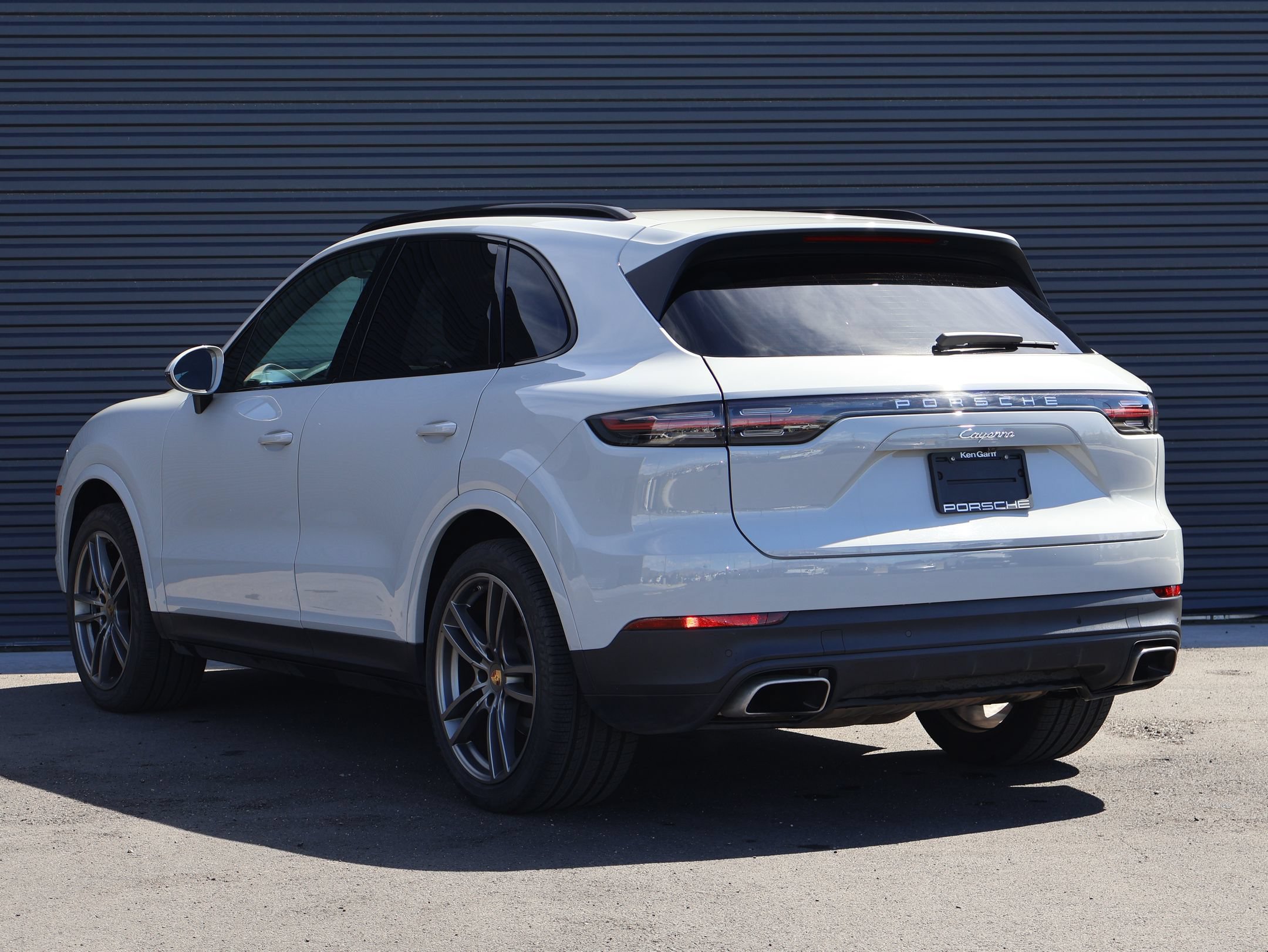 Used 2022 Porsche Cayenne AWD/4WD image 3
