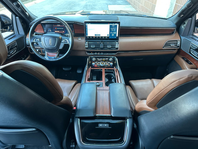 Used 2023 Lincoln Navigator L Reserve image 14