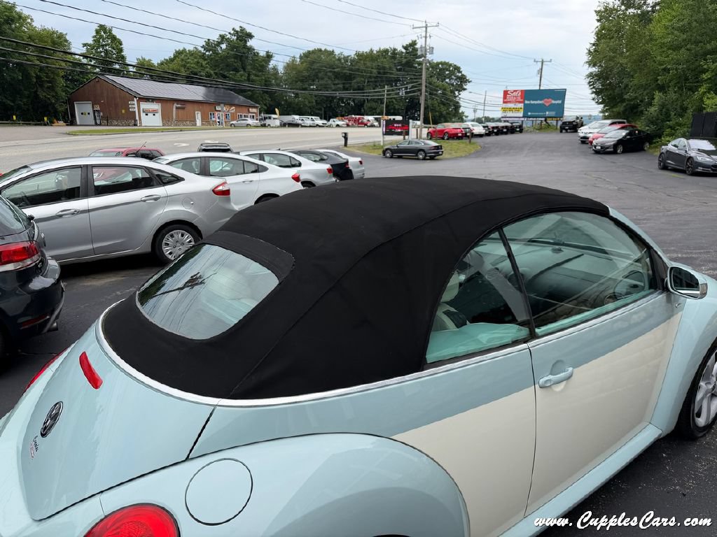 Used 2010 Volkswagen Beetle Final Edition FWD image 16