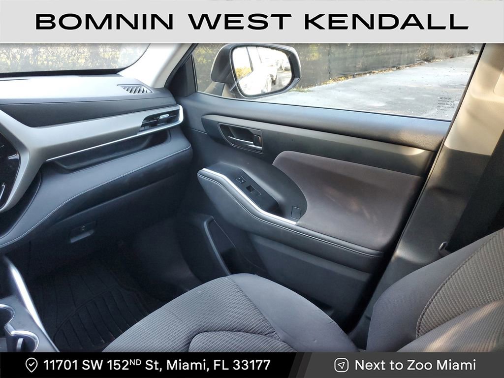 Used 2020 Toyota Highlander L image 15