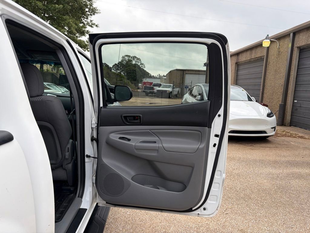 Used 2015 Toyota Tacoma 4x4 Double Cab w/ SR5 Package image 31