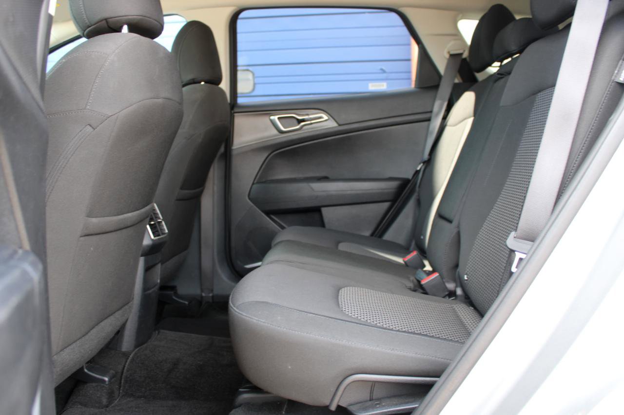 Used 2024 Kia Sportage LX image 33