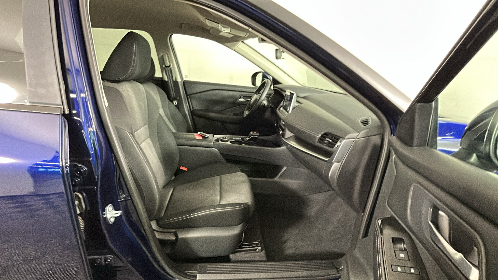 Certified 2026 Nissan Rogue SV AWD/4WD image 39