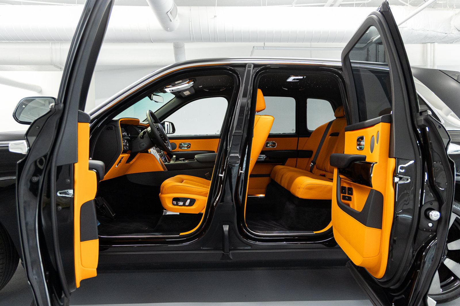 Certified 2024 Rolls-Royce Cullinan AWD/4WD image 30