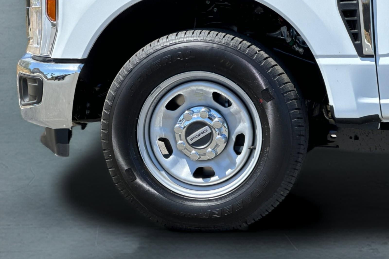 New 2025 Ford F350 XL w/ XL Chrome Package RWD image 29