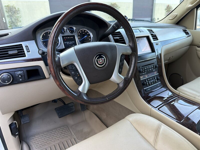 Used 2013 Cadillac Escalade ESV Premium AWD/4WD image 11