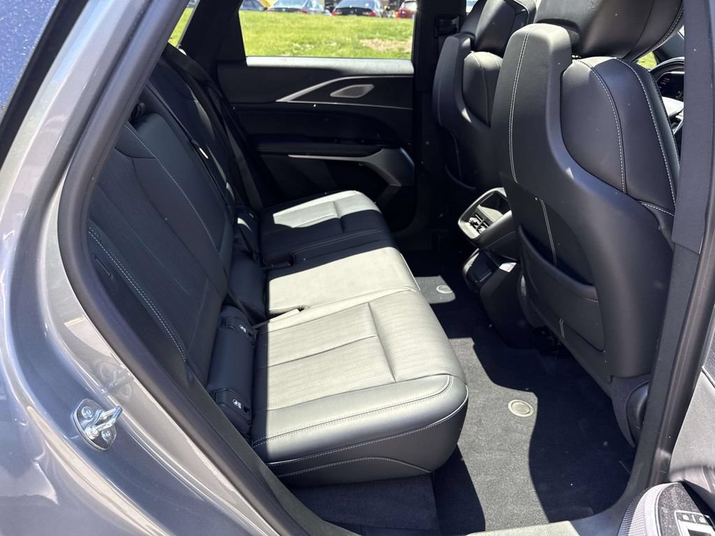 Certified 2024 Cadillac Lyriq Sport AWD/4WD image 11