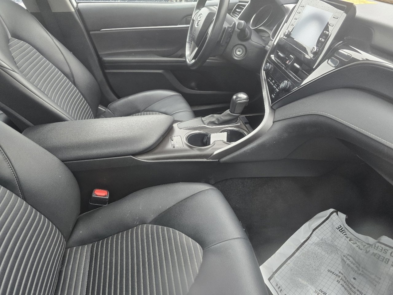 Used 2022 Toyota Camry SE FWD image 14