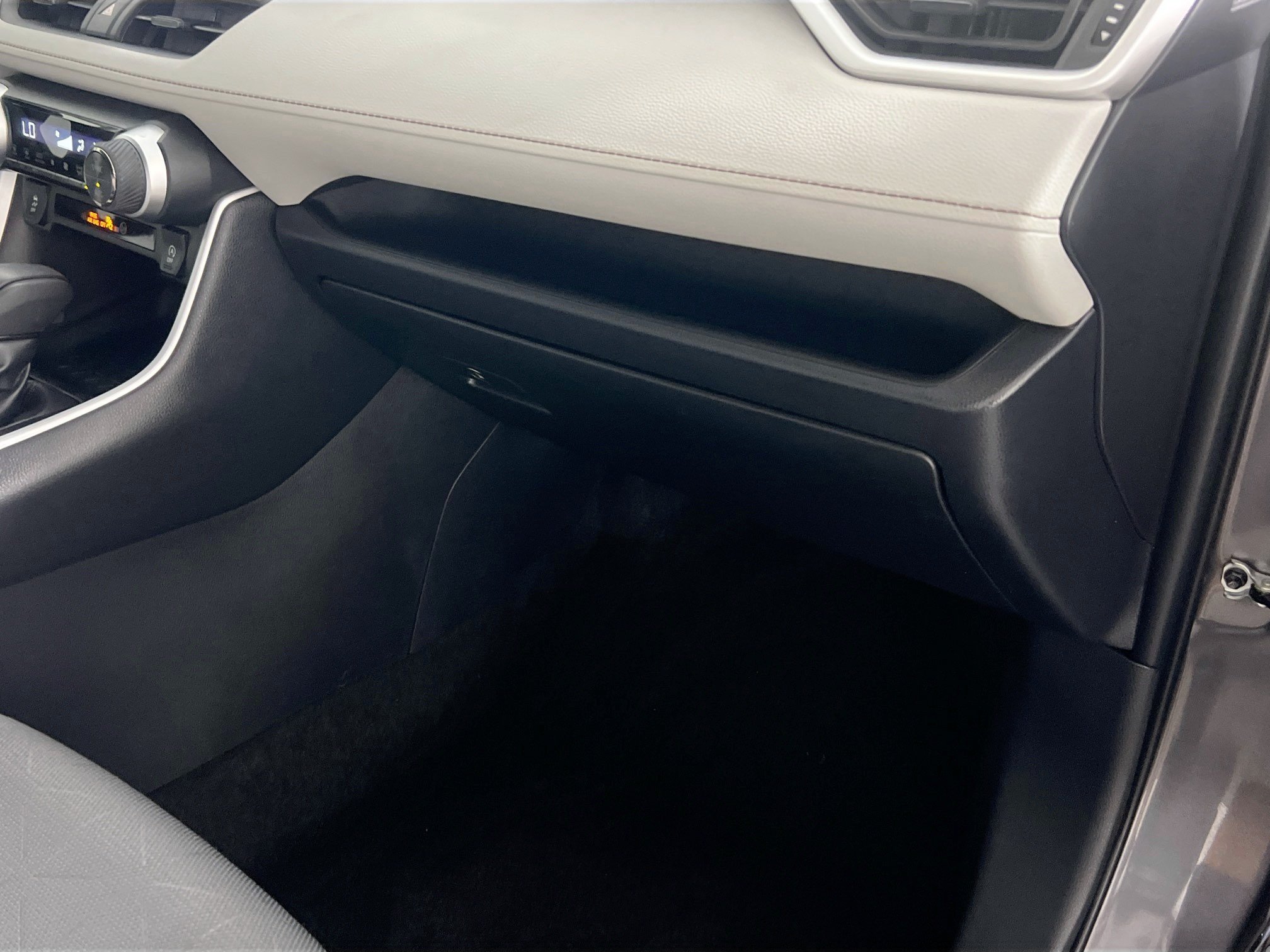 Used 2025 Toyota RAV4 XLE FWD image 34