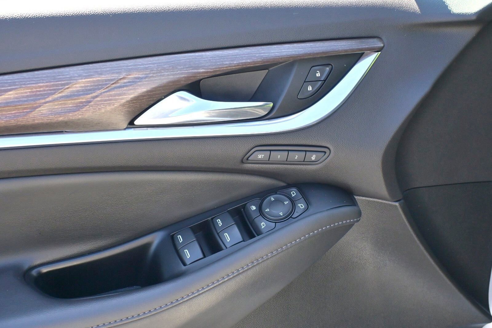 Used 2024 Buick Enclave Avenir w/ Avenir Technology Package image 29