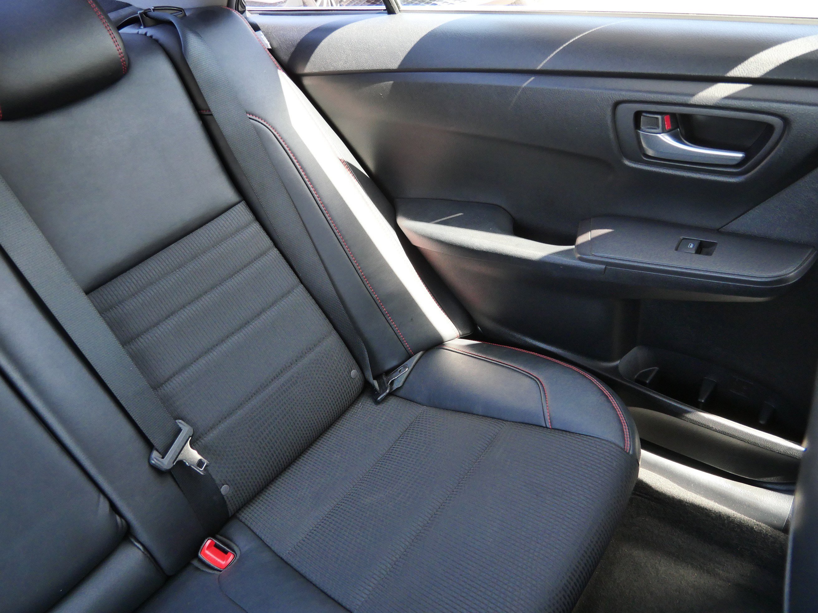 Used 2016 Toyota Camry SE FWD image 14