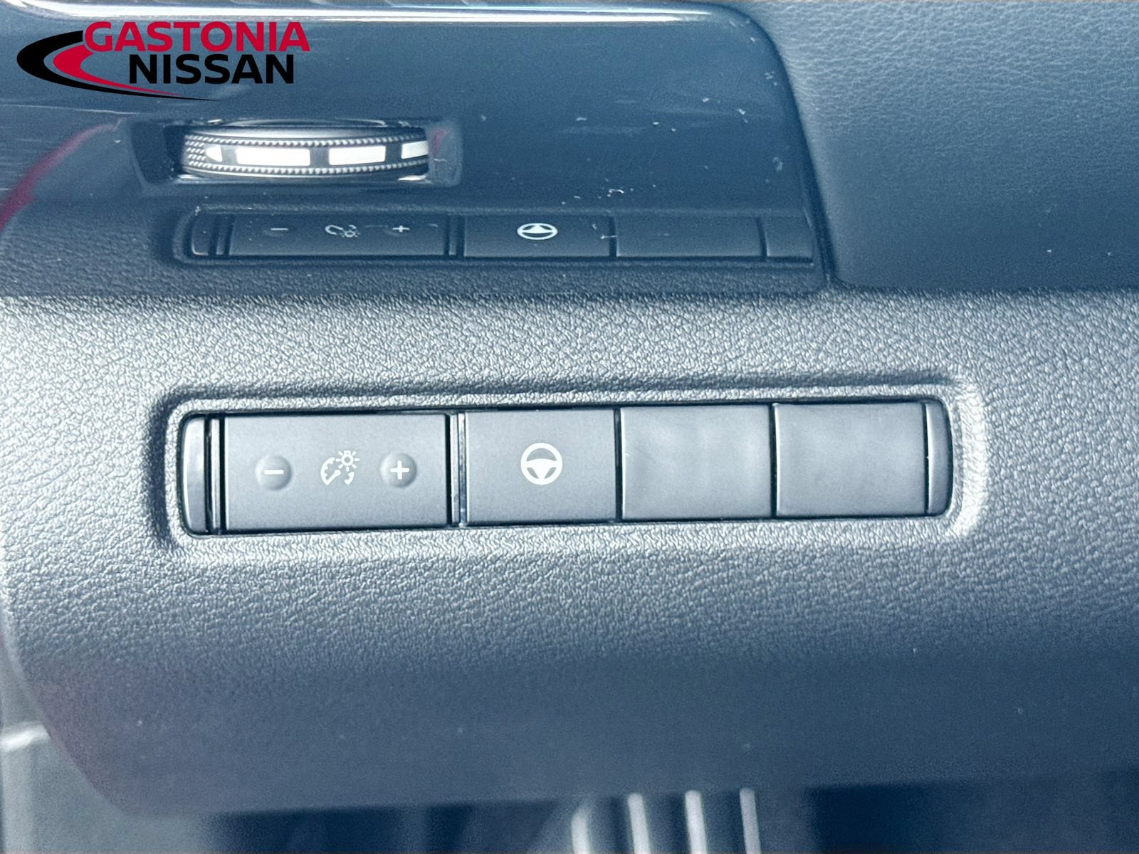 Used 2024 Nissan Pathfinder SV FWD image 13