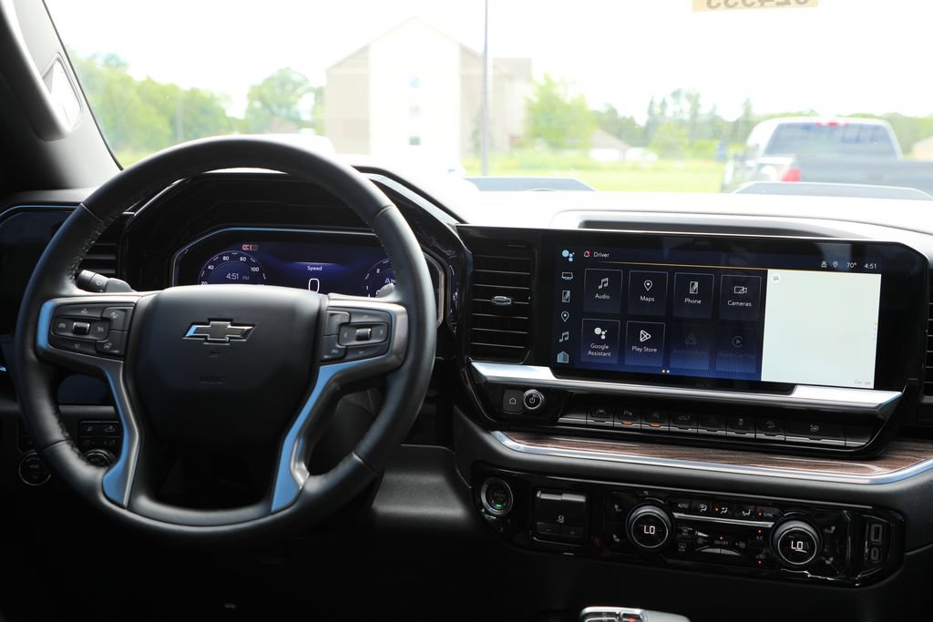 Used 2024 Chevrolet Silverado 1500 LT Trail Boss w/ LT Trail Boss Premium Package AWD/4WD image 2