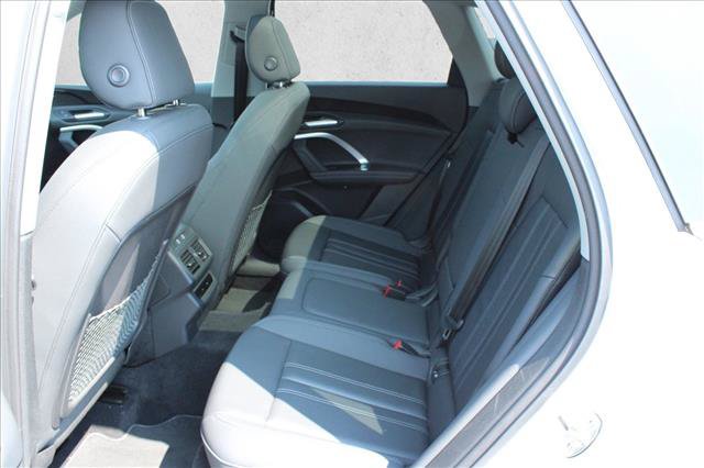 Used 2025 Audi Q5 Premium w/ Convenience Package AWD/4WD image 30