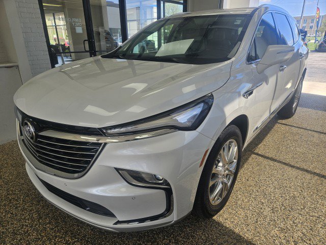Used 2022 Buick Enclave Premium w/ Surround and Sites Package AWD/4WD image 5