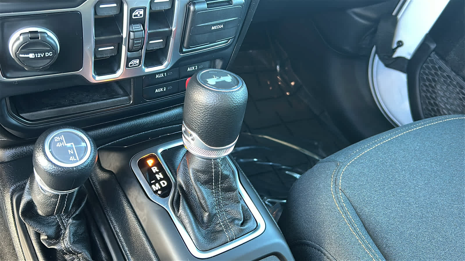 Used 2025 Jeep Wrangler Unlimited Sport AWD/4WD image 13