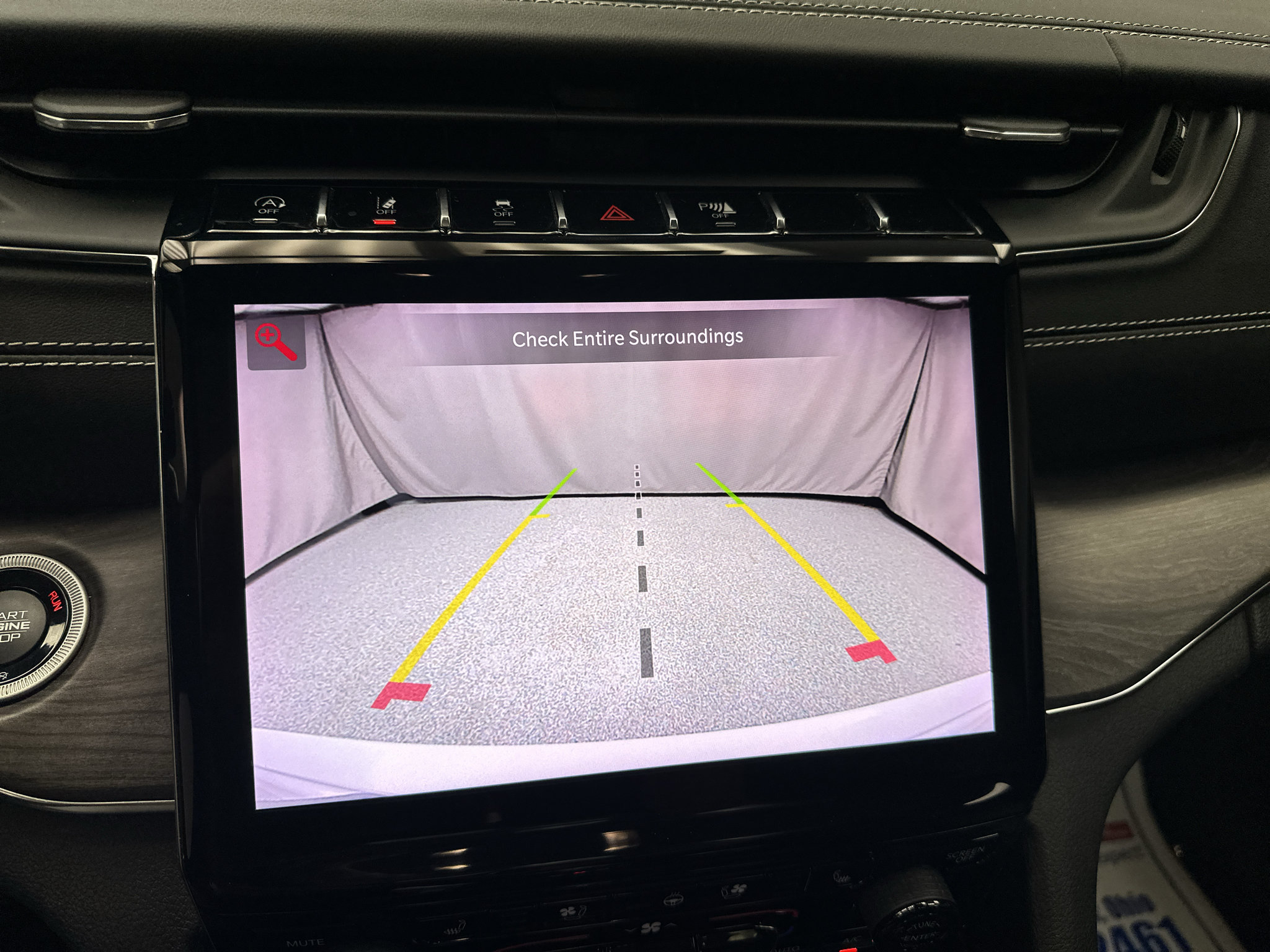 Used 2023 Jeep Grand Cherokee Overland w/ Luxury Tech Group IV AWD/4WD image 10
