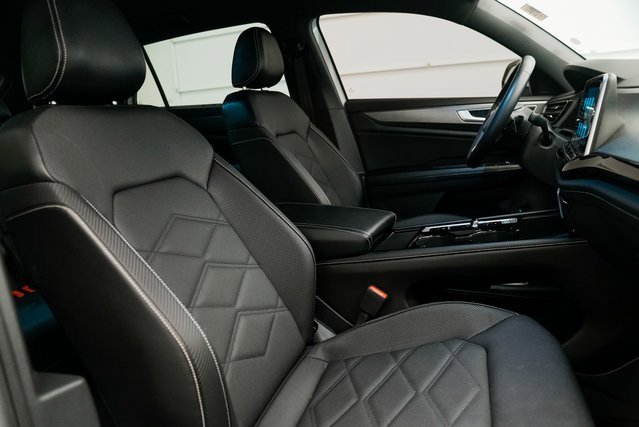 Used 2024 Volkswagen Atlas Cross Sport SE image 32