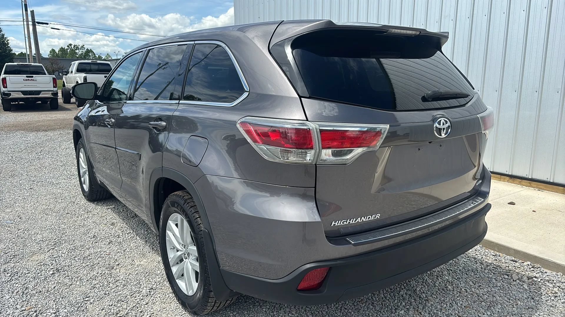 Used 2016 Toyota Highlander LE w/ Protection Package #3 AWD/4WD image 3