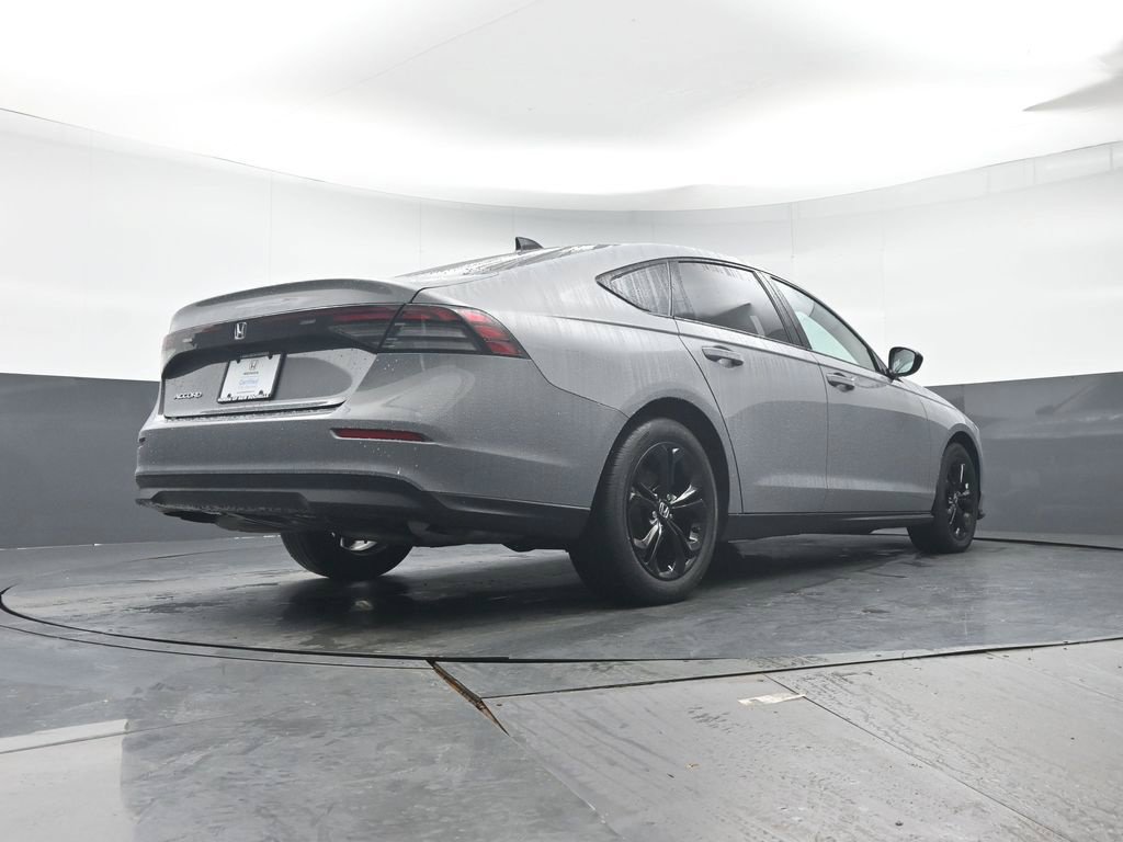 Used 2025 Honda Accord SE image 31