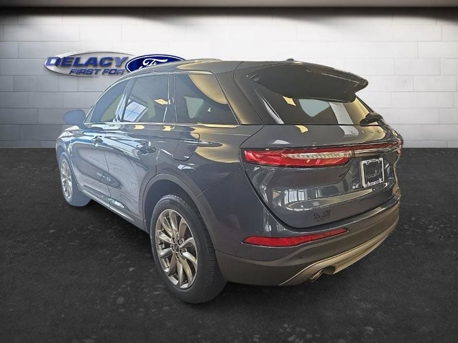 Used 2022 Lincoln Corsair AWD w/ Premium Package image 4