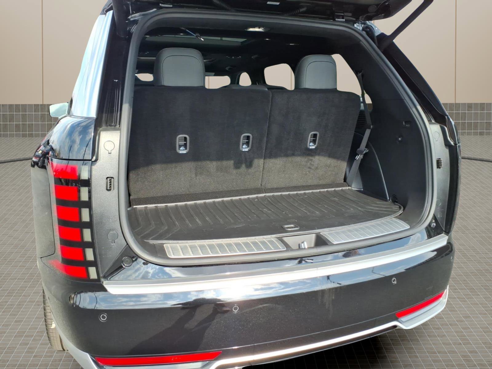 Used 2026 Hyundai Palisade Calligraphy image 9