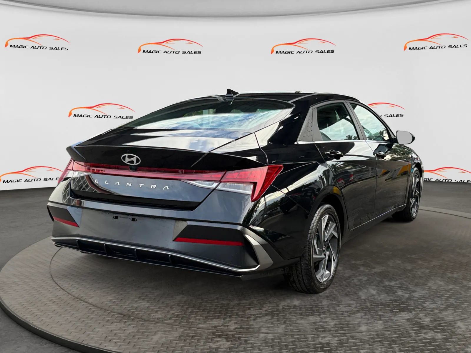 Used 2025 Hyundai Elantra SEL FWD image 10