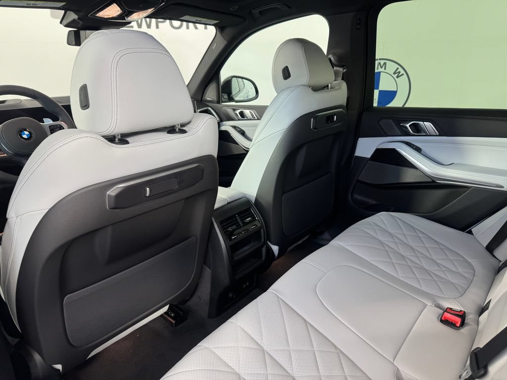 New 2026 BMW X5 xDrive40i w/ M Sport Package AWD/4WD image 14