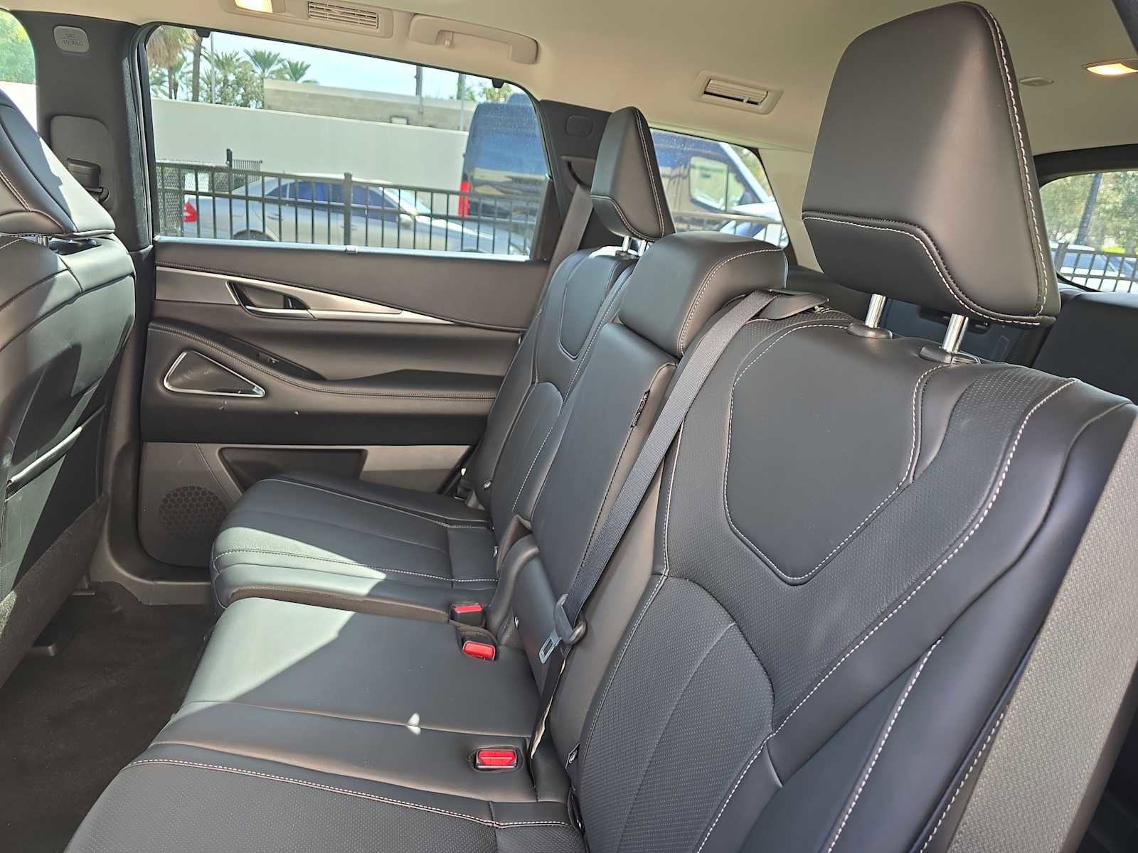 Certified 2025 INFINITI QX60 Luxe FWD image 14