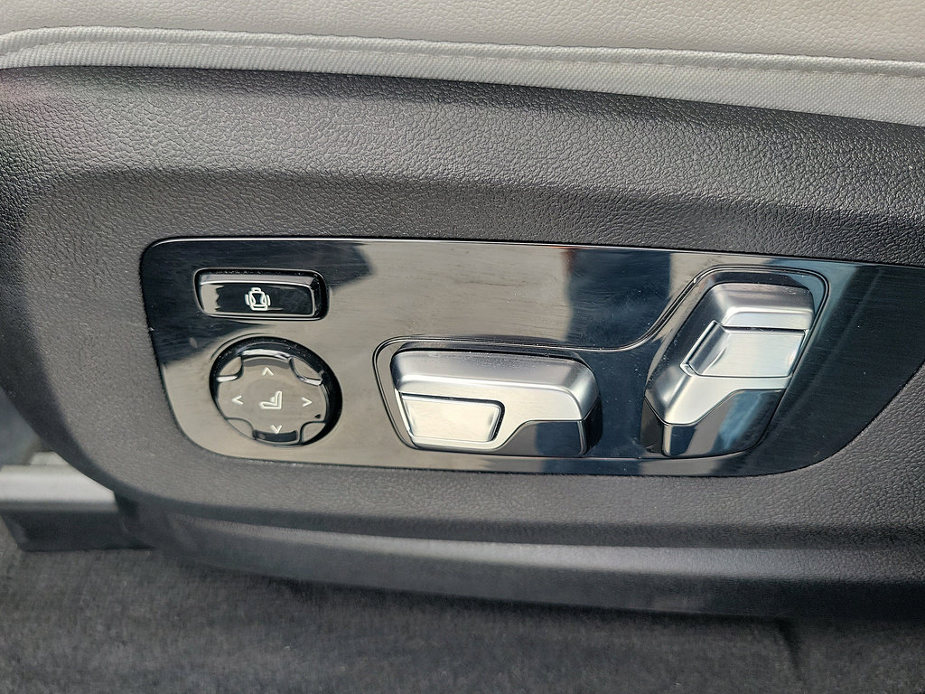 Used 2026 BMW X5 sDrive40i w/ Climate Comfort Package RWD image 19