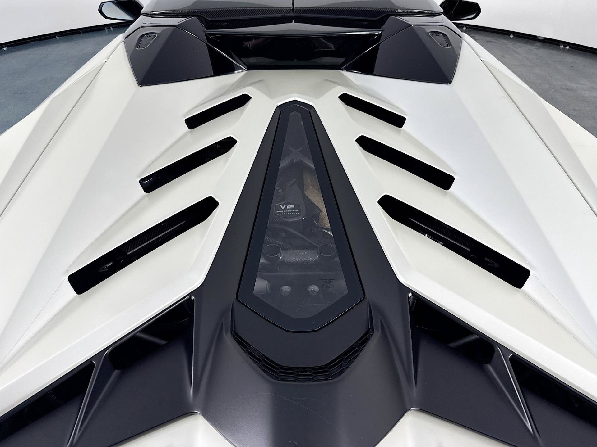 Used 2020 Lamborghini Aventador SVJ AWD/4WD image 33
