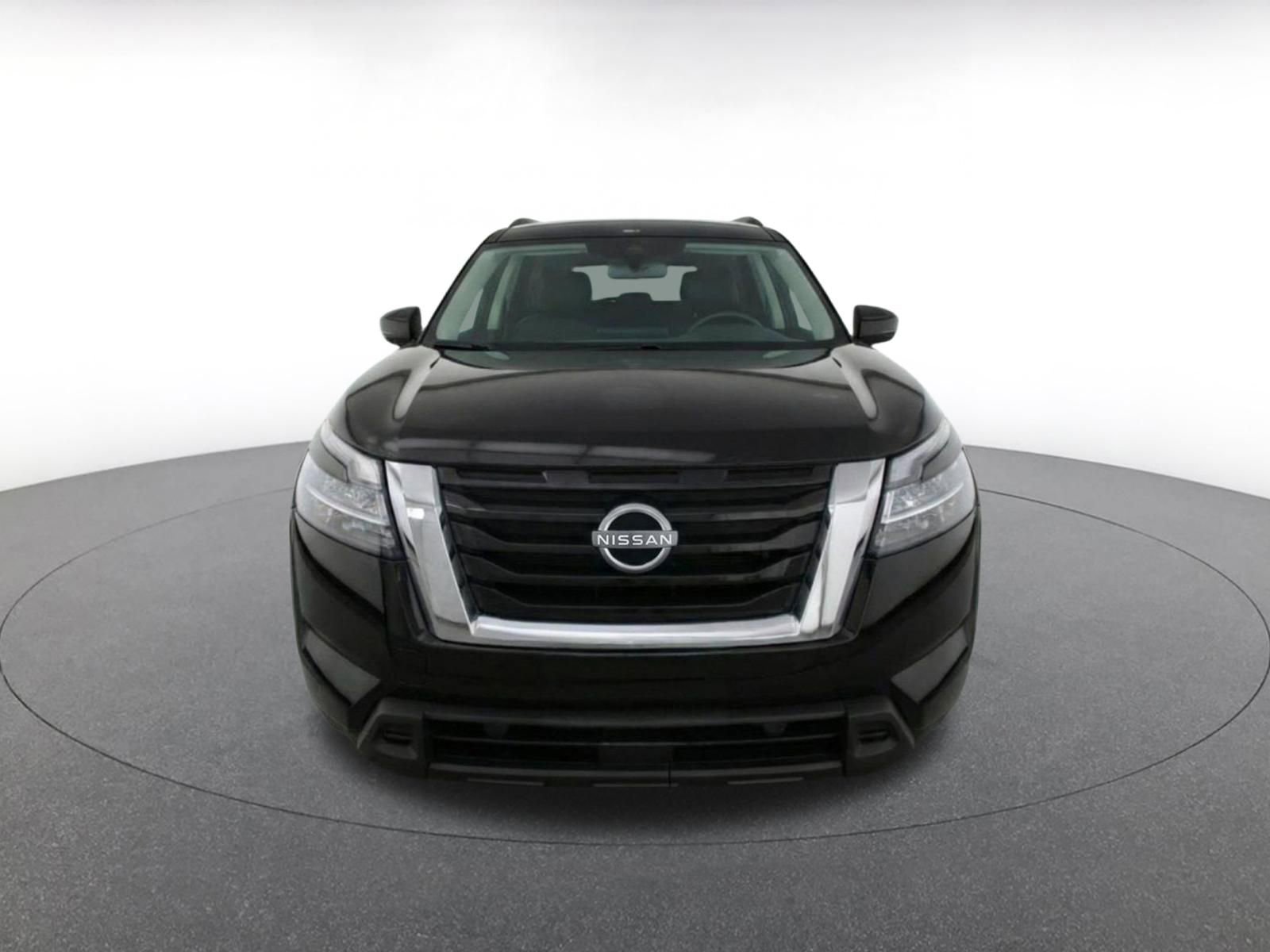 Used 2025 Nissan Pathfinder SV FWD image 2