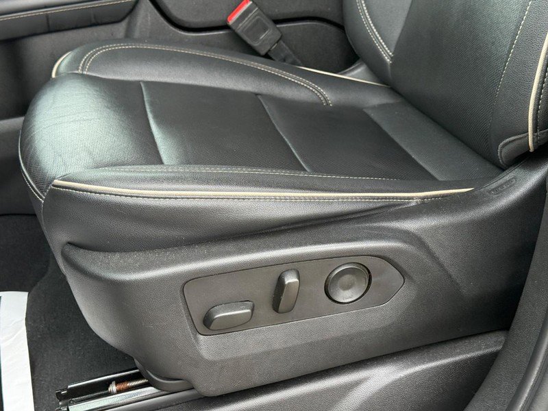 Used 2023 Chevrolet Suburban Premier AWD/4WD image 27