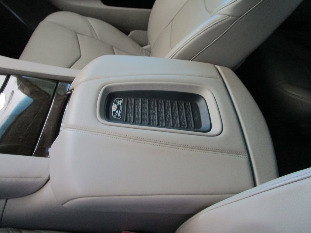 Used 2020 Cadillac Escalade Luxury image 43