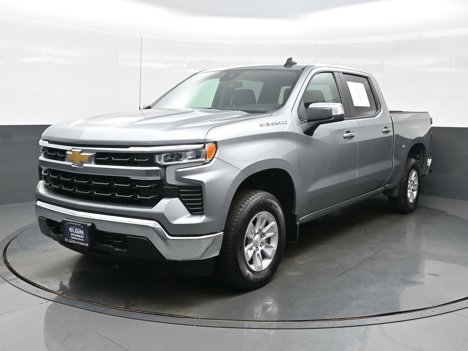 Used 2026 Chevrolet Silverado 1500 LT AWD/4WD image 2