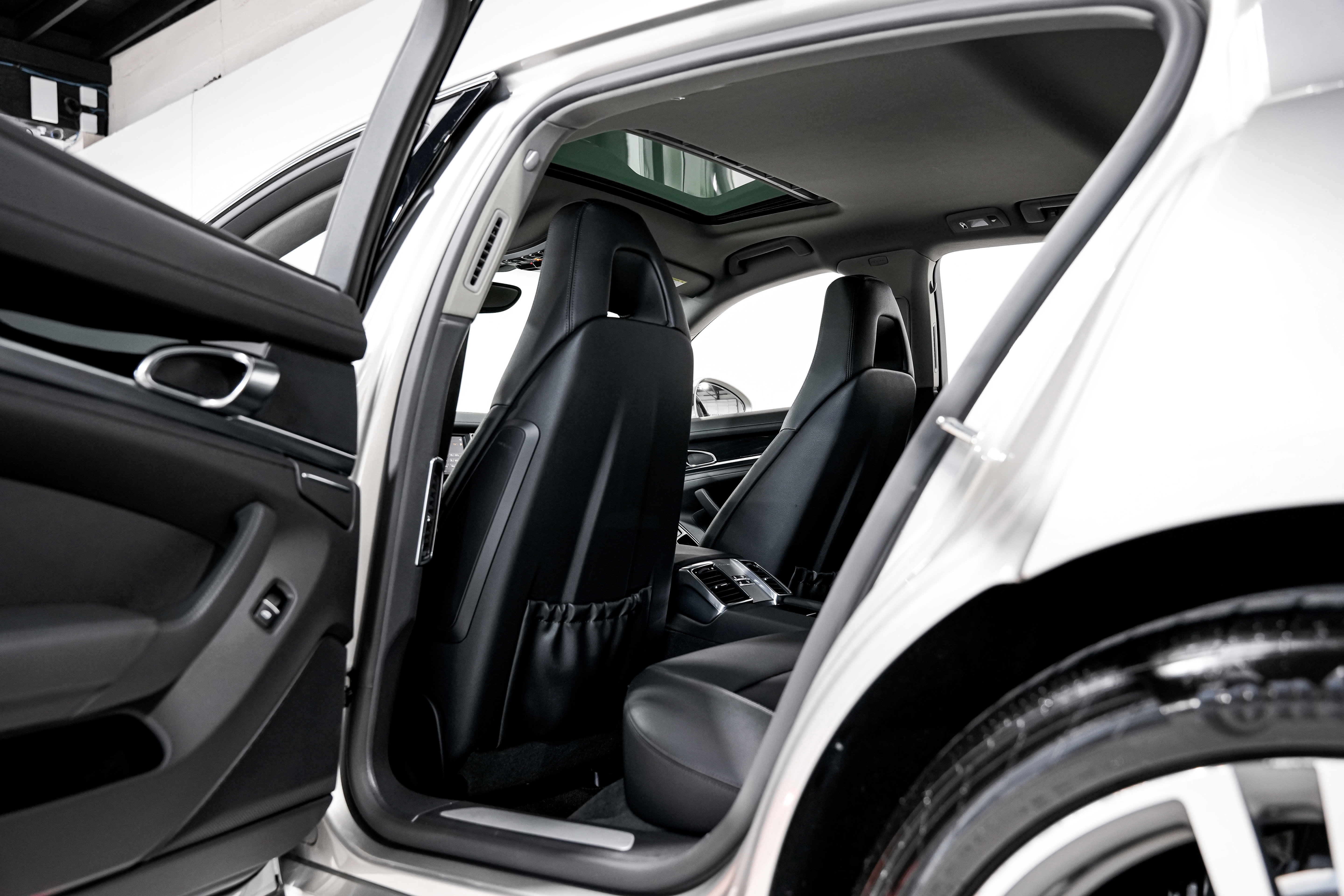 Used 2012 Porsche Panamera 4S image 32