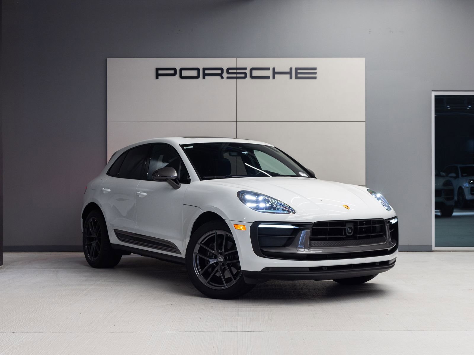 Certified 2023 Porsche Macan Turbo AWD/4WD image 9