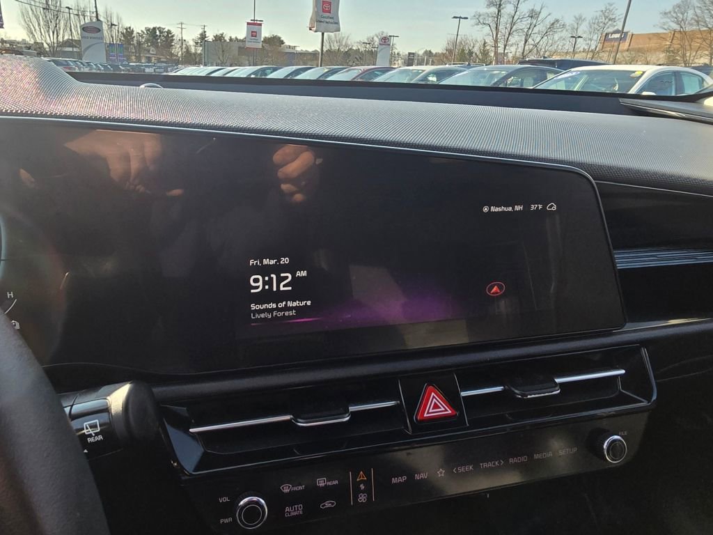 Used 2025 Kia Niro EX image 22