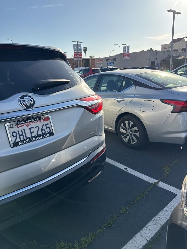 Used 2021 Buick Enclave Essence w/ Sound and Sites Package image 4