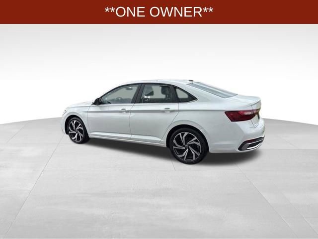 Used 2025 Volkswagen Jetta SEL FWD image 4