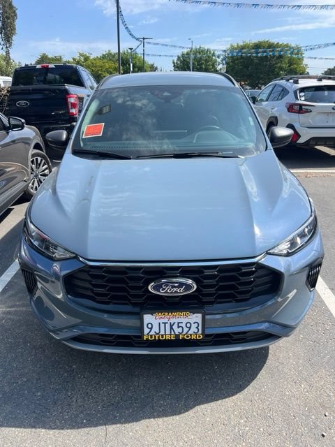 Used 2023 Ford Escape ST-Line w/ Tech Pack #1 AWD/4WD image 3