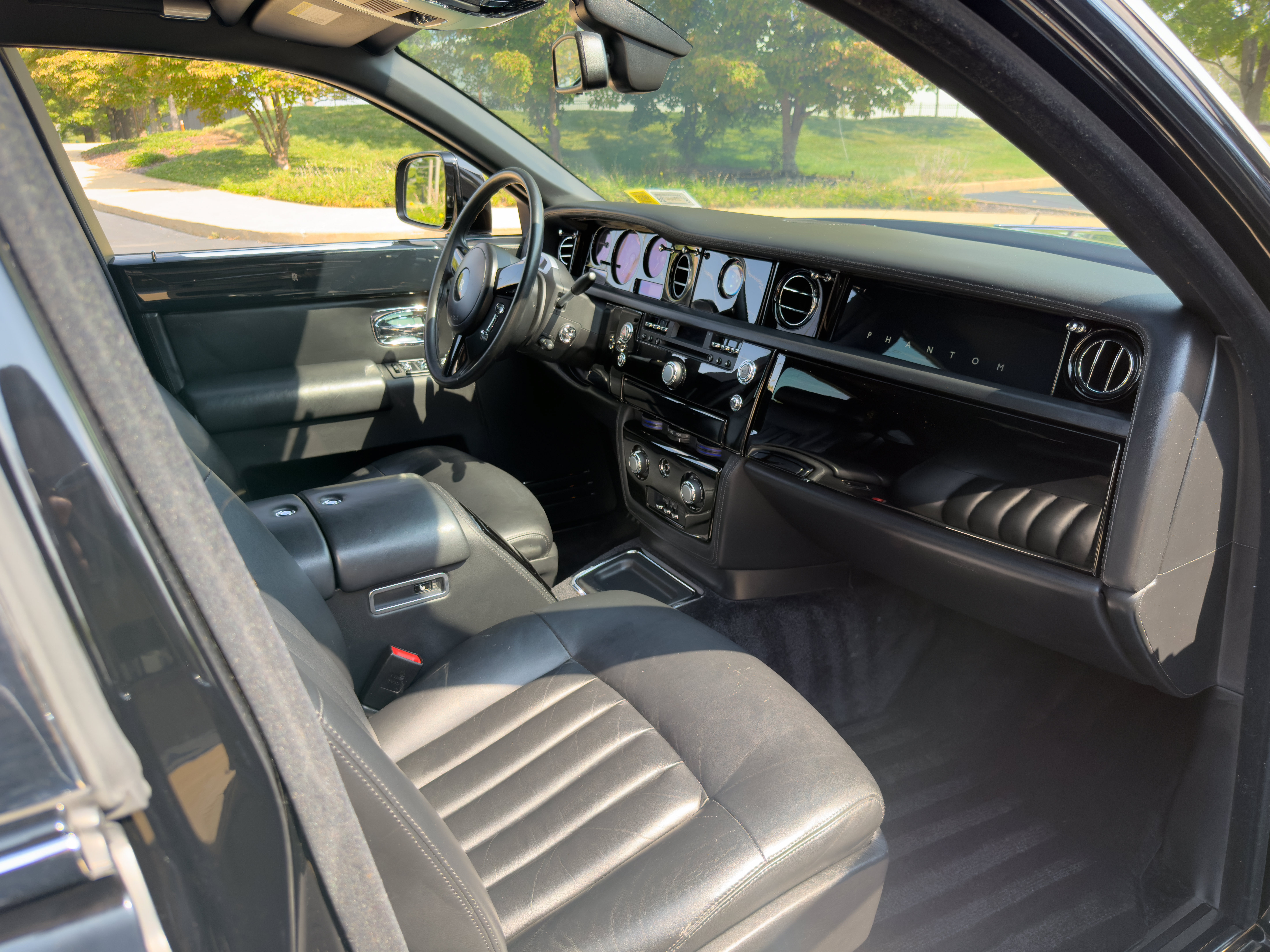 Used 2010 Rolls-Royce Phantom Sedan RWD image 18
