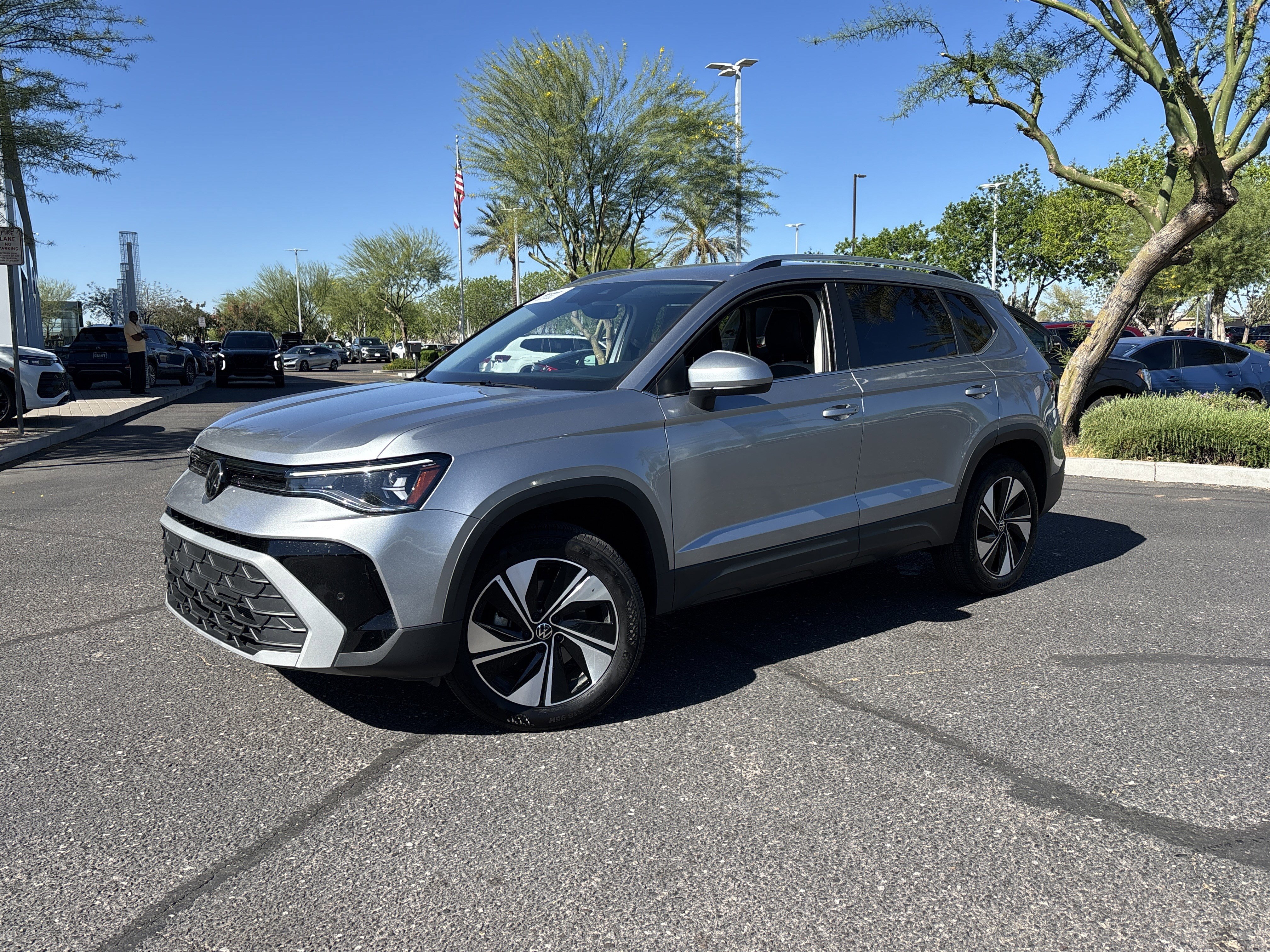 Used 2025 Volkswagen Taos SE image 32