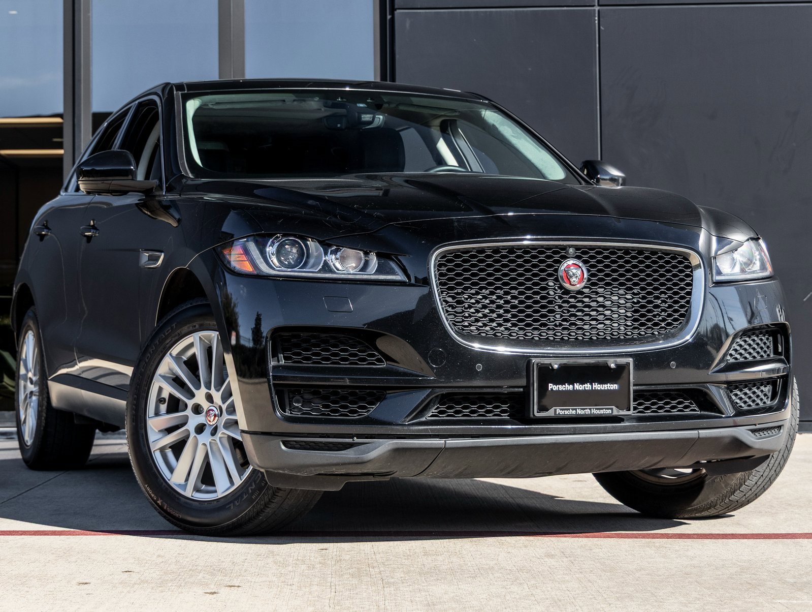 Used 2019 Jaguar F-PACE Prestige image 2
