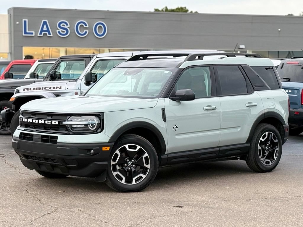 Used 2023 Ford Bronco Sport Outer Banks w/ Tech Package AWD/4WD image 1