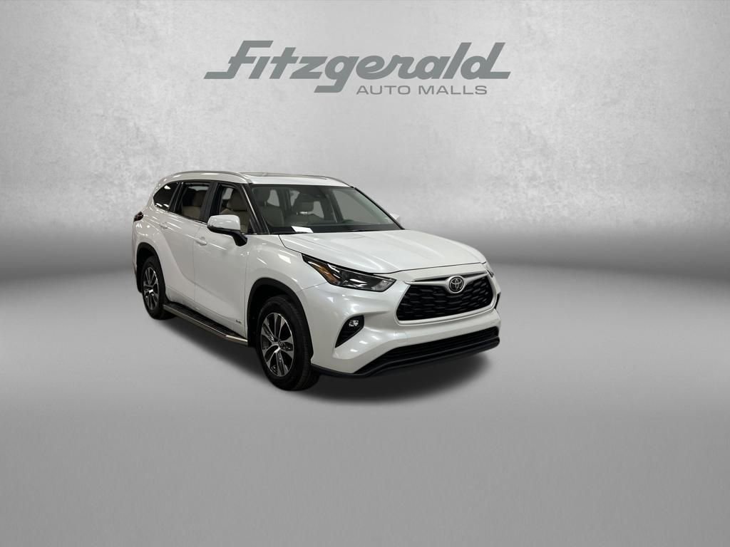 Used 2025 Toyota Highlander XLE image 8
