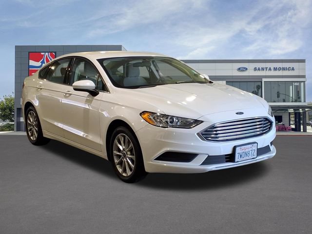 Certified 2017 Ford Fusion SE FWD image 3