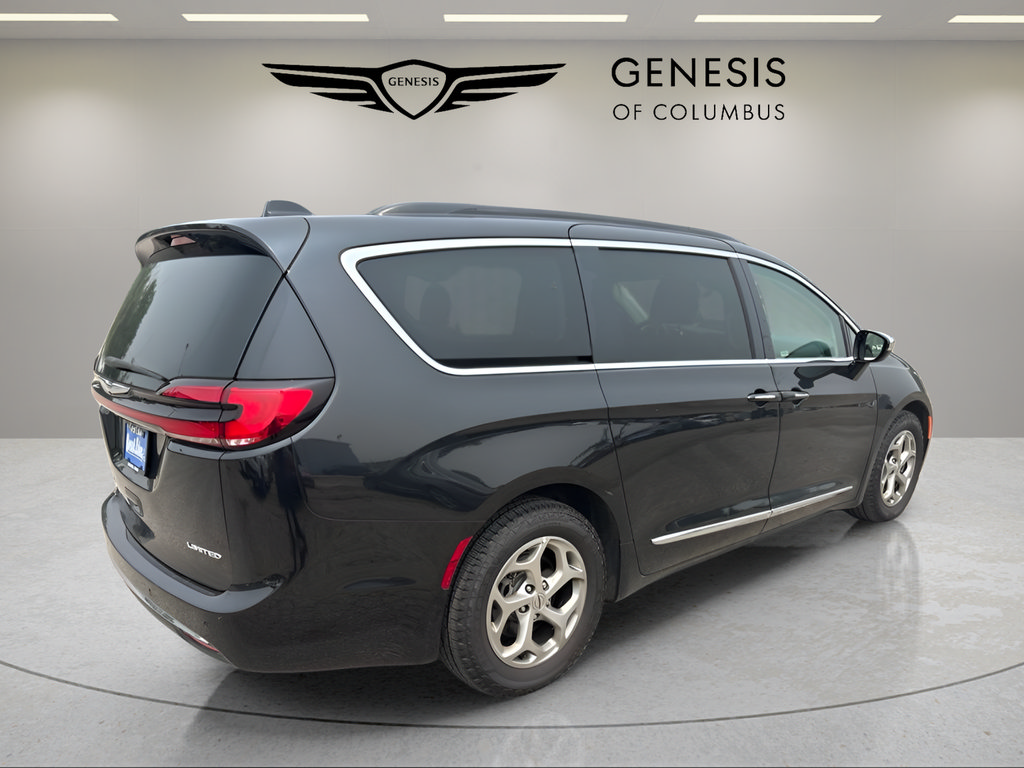 Used 2023 Chrysler Pacifica Limited FWD image 4