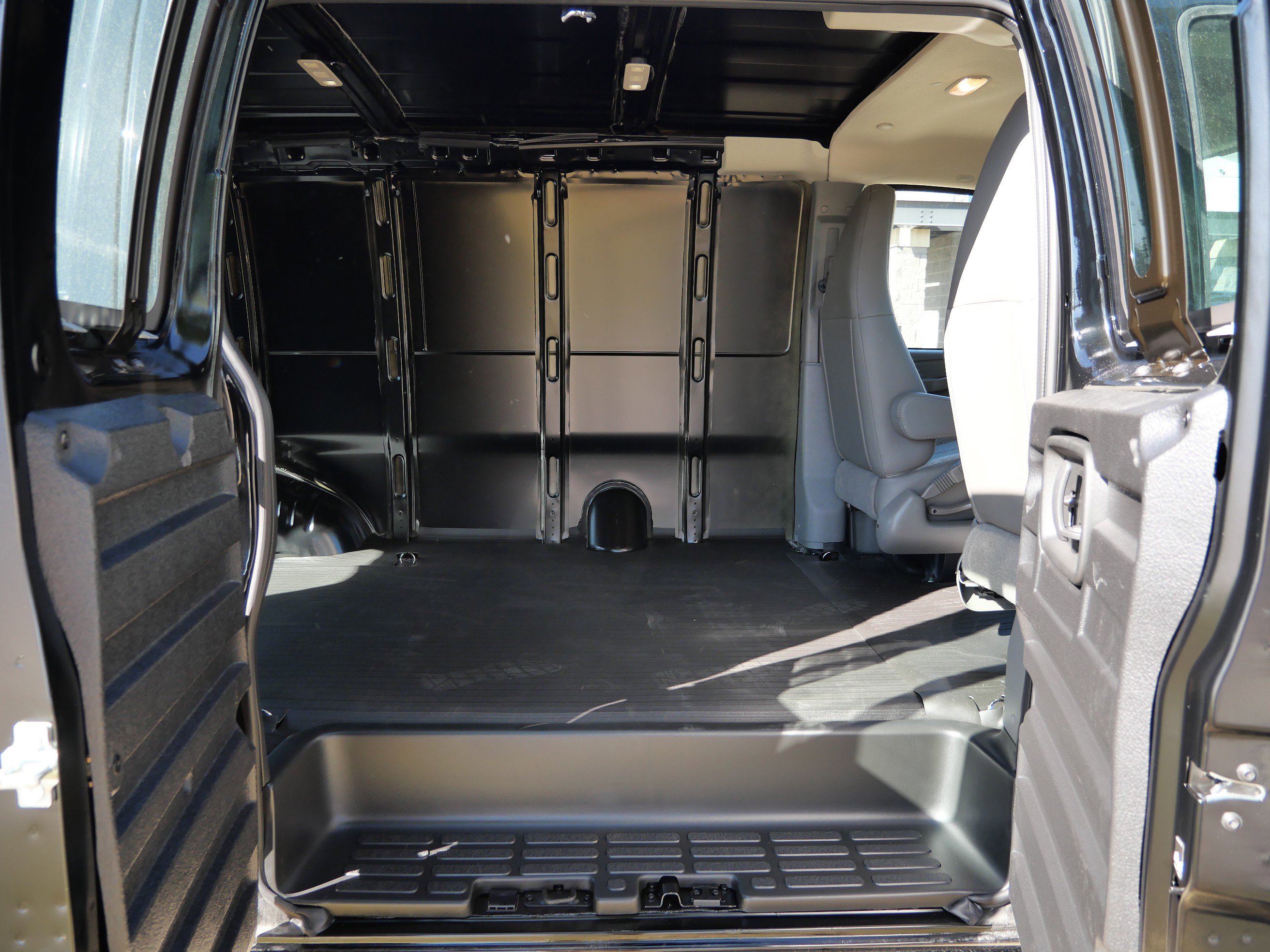 New 2025 GMC Savana 3500 w/ Driver Convenience Package image 4